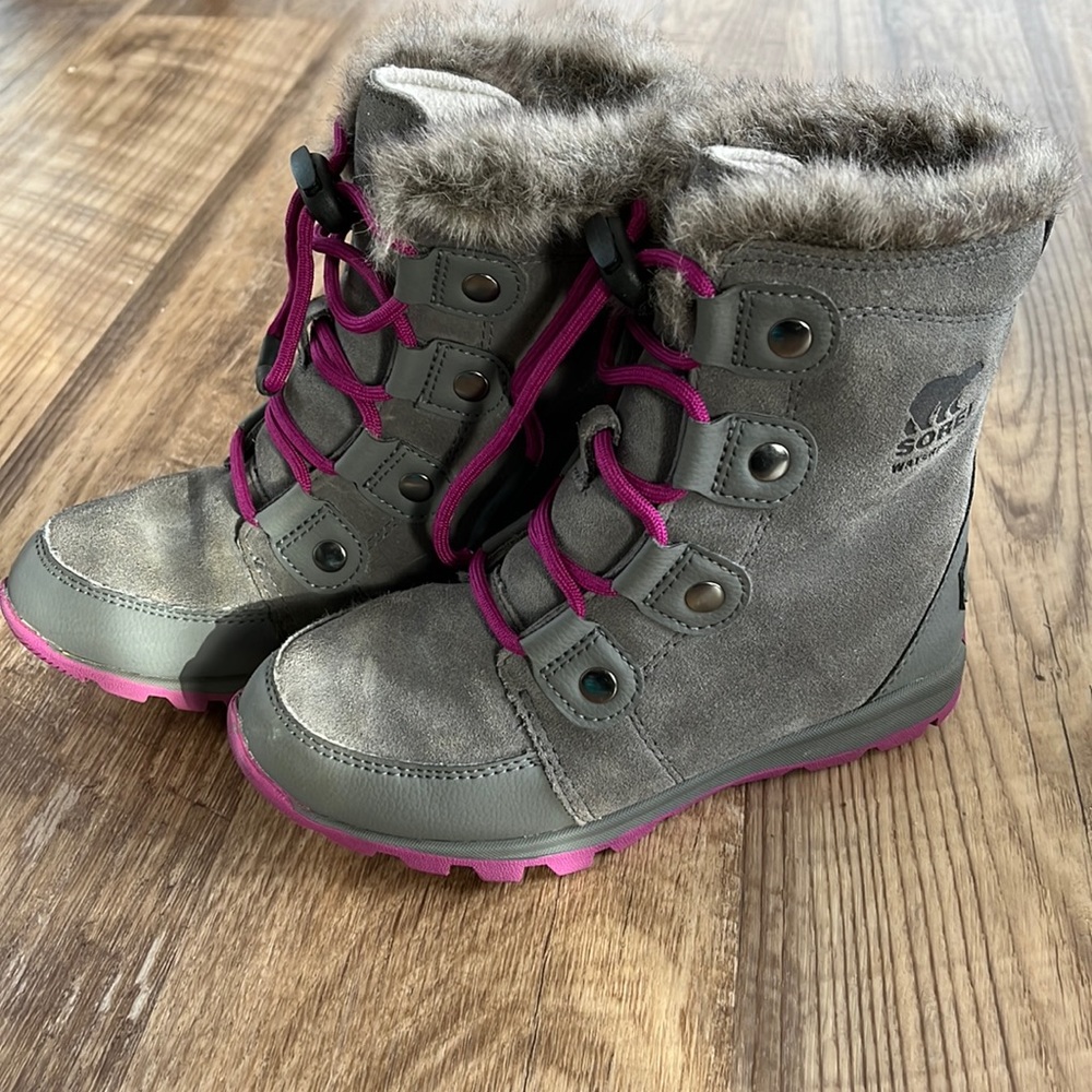 VGUC Sorel Youth Whitney Suede Boot, Size 1